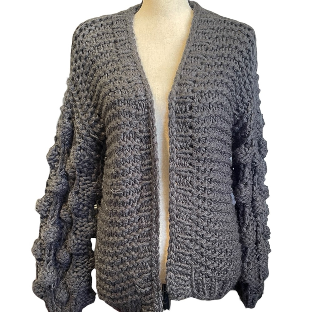 NWT‎ Akaiv Chunky Knit Gray Bubble Sleeve Cardigan Sweater Oversized One Size